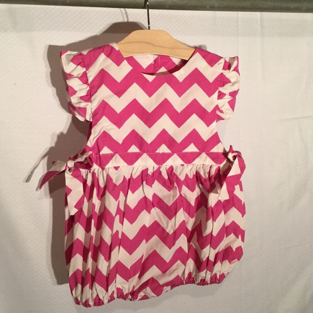 12-18m bubble suit pink/white chevron print